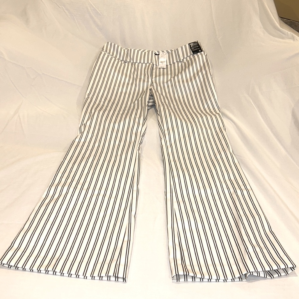 7th Avenue NY and Co White w/ Black Pin Stripes Wide Leg Pants Women’s Size 8
